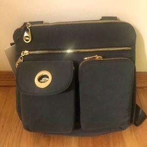 Woman’s Baggallini purse with shoulder strap.